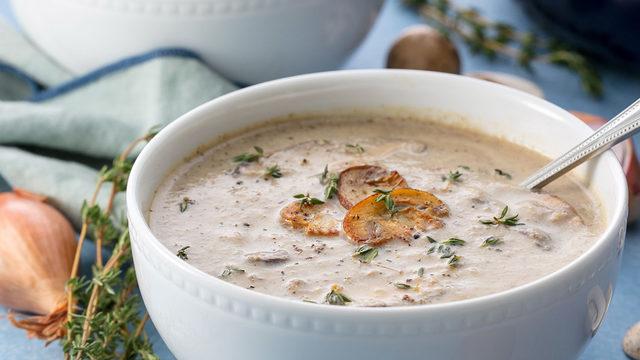 Kremalı mantar çorbası nasıl yapılır? MasterChef kremalı dağ mantarları çorbası tarifi nedir? İşte kremalı mantar çorbası tarifi ve malzemeleri