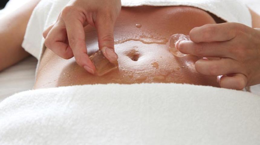 Oh serin serin zayıflıyoruz: G&ouml;bek yağlarını eriten buz terapisi 