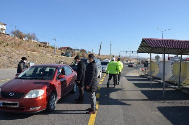 Kaymakam Çelik, yol emniyet kontrol noktası denetimi yaptı