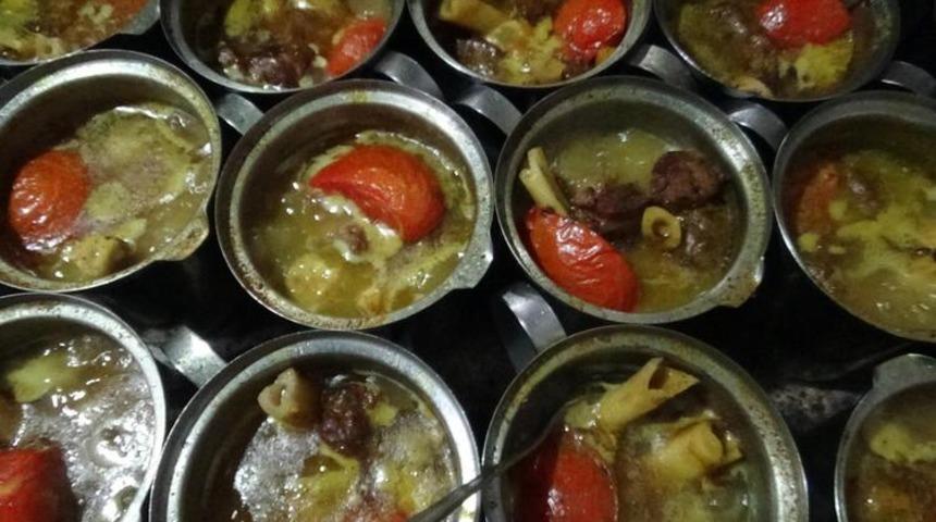 Pıtı kebabı olarak biliniyor! 6 saatte pişen kebap damak çatlatıyor