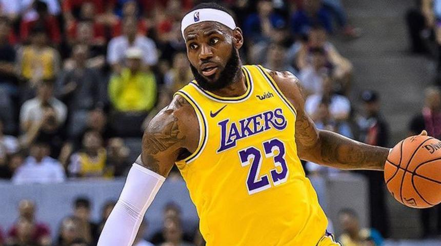 Lebron James ve Anthony Davis sözleşme yeniledi