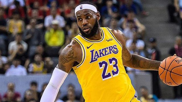 Lebron James ve Anthony Davis sözleşme yeniledi