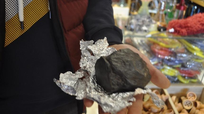 Dedesinin ceviz kırdığı taşın g&ouml;k taşı olduğunu iddia etti