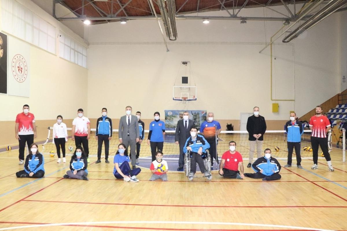 Vali Işık, engelli sporcuları yalnız bırakmadı