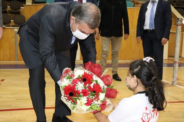 Vali Işık, engelli sporcuları yalnız bırakmadı G2