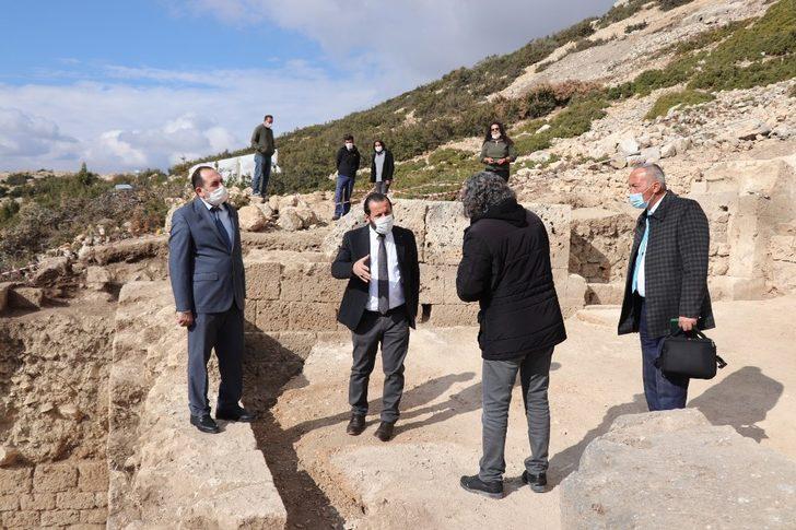 Rektör Akgül, Ermenek’te devam eden arkeolojik kazıları yerinde inceledi G2