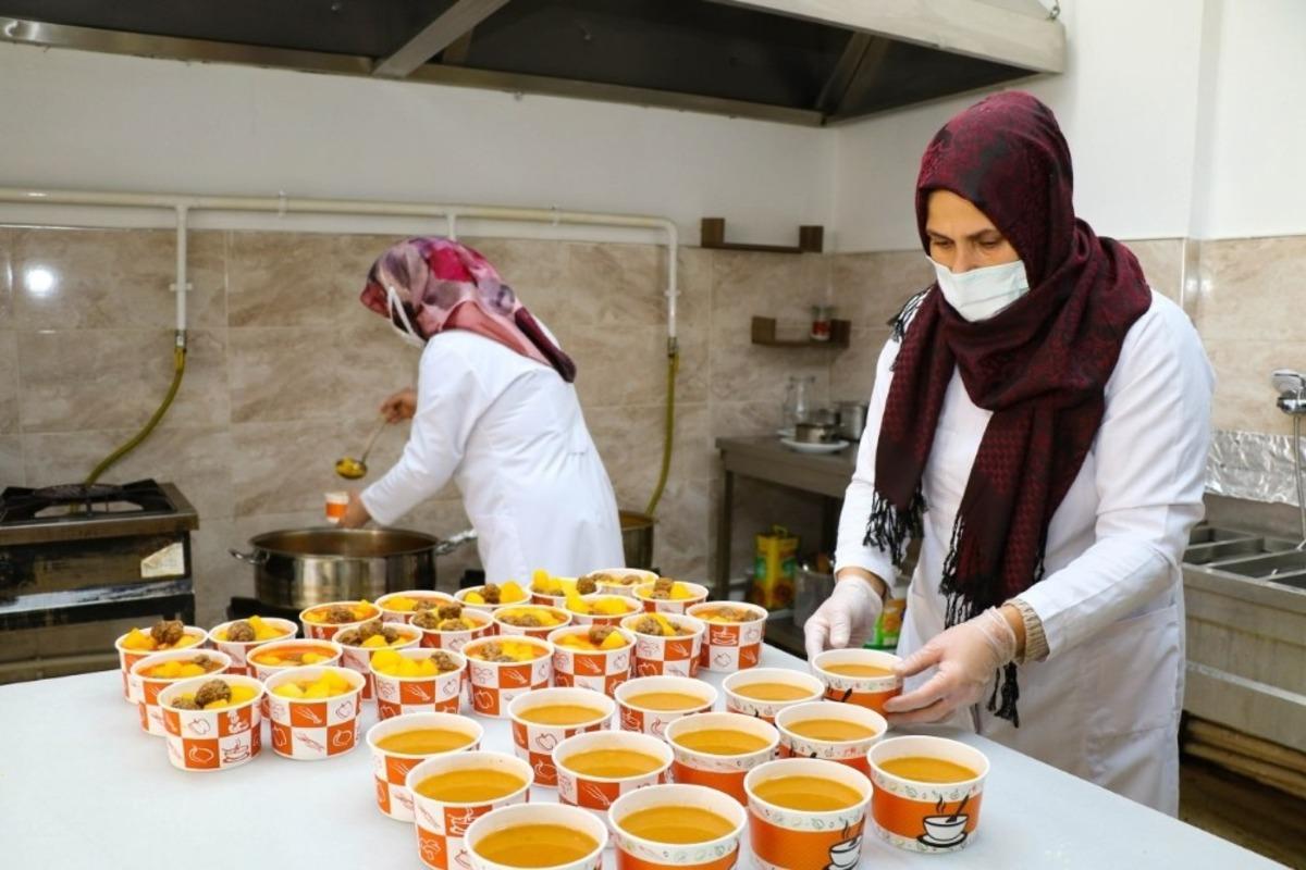 Karantinadaki ihtiya&ccedil; sahibi vatandaşlar i&ccedil;in yemek desteği başlatıldı