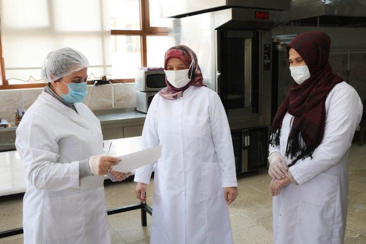 Karantinadaki ihtiyaç sahibi vatandaşlar için yemek desteği başlatıldı G3