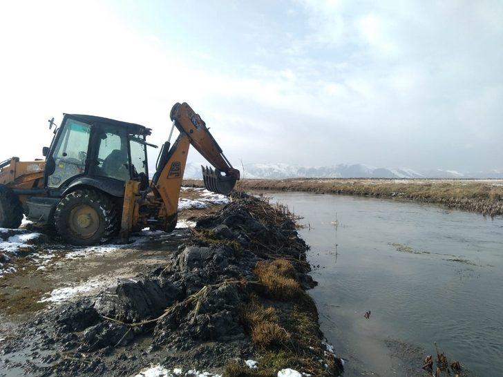 Çaldıran Belediyesinden sulama kanalı yapımı G2