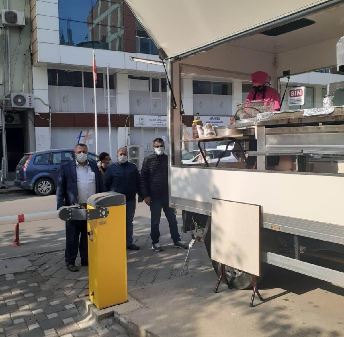 Covid-19&rsquo;dan hayatını kaybeden tapu m&uuml;d&uuml;r&uuml; anısına lokma hayrı