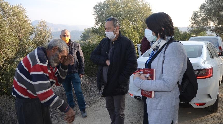 Kedilerinden ayrılamayan Mustafa amcaya Kuşadası Belediyesi sahip &ccedil;ıktı