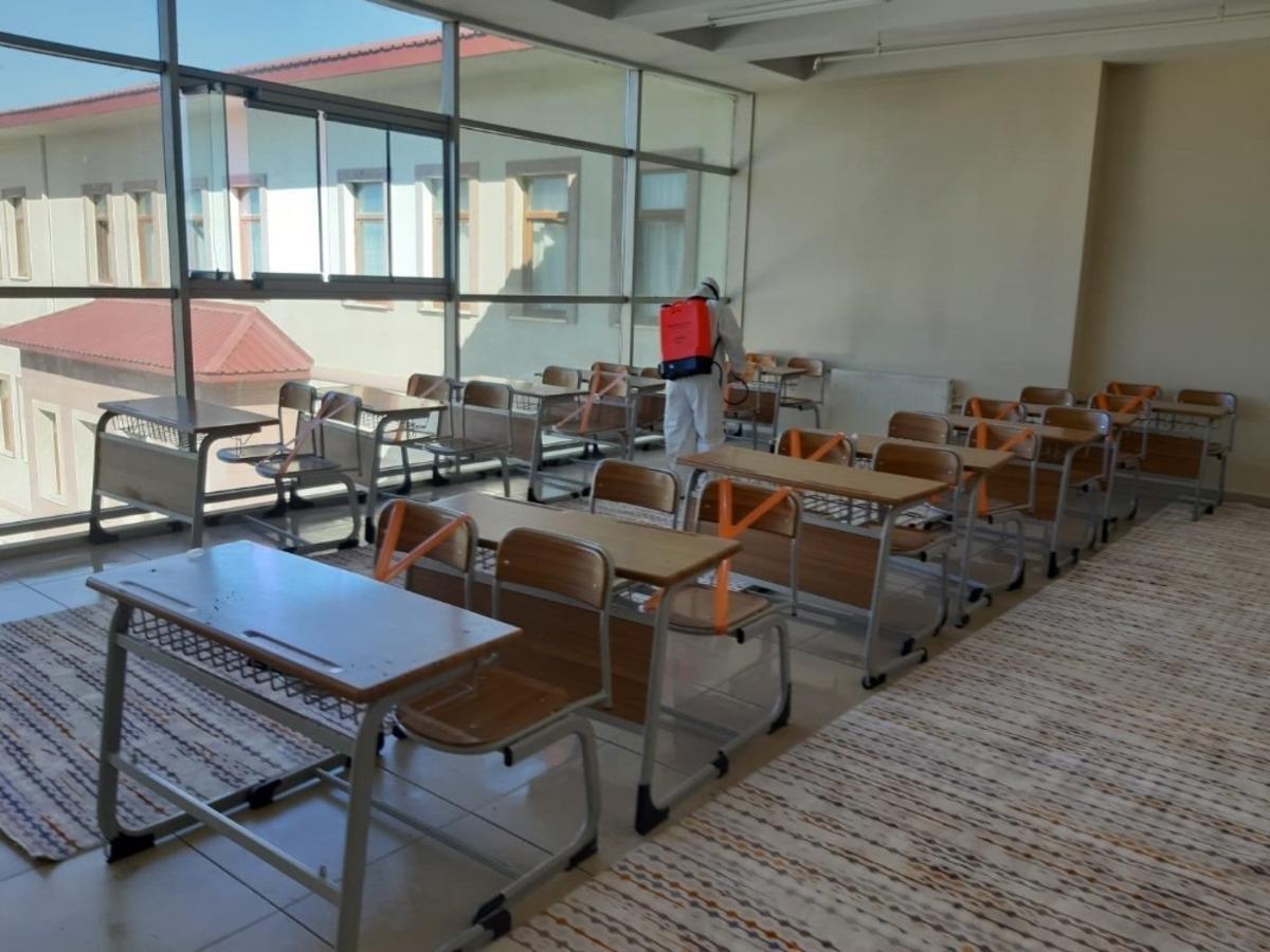 Van B&uuml;y&uuml;kşehir Belediyesi dezenfekte &ccedil;alışmalarını s&uuml;rd&uuml;r&uuml;yor