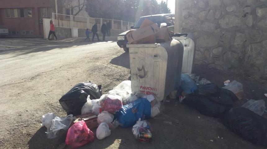 Hakkari&rsquo;de &ccedil;&ouml;plerin zamansız bırakılmasına tepki