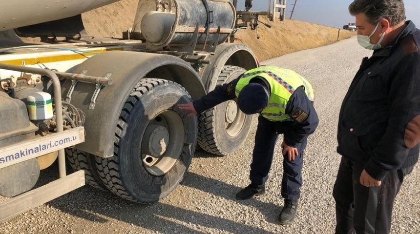 Jandarmadan kış lastiği uygulaması