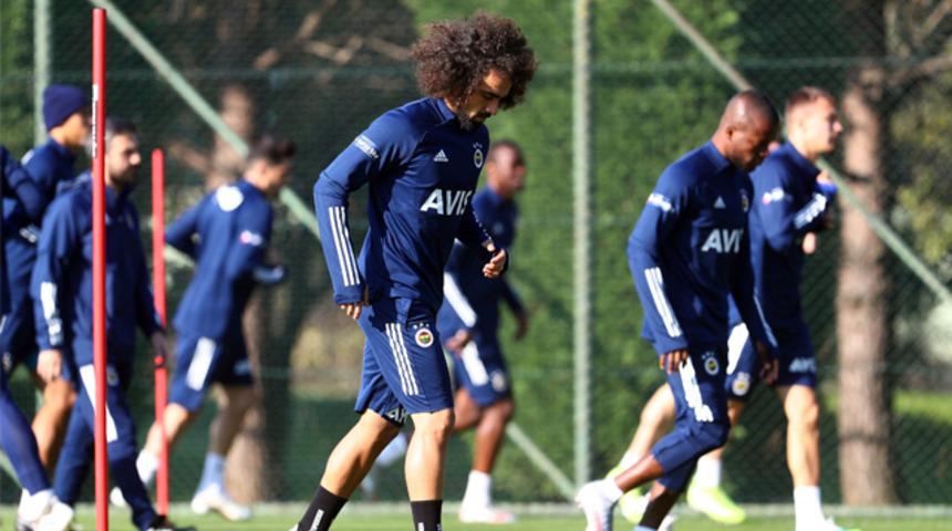 Valencia ve Sinan Gümüş takımla çalışmalara başladı