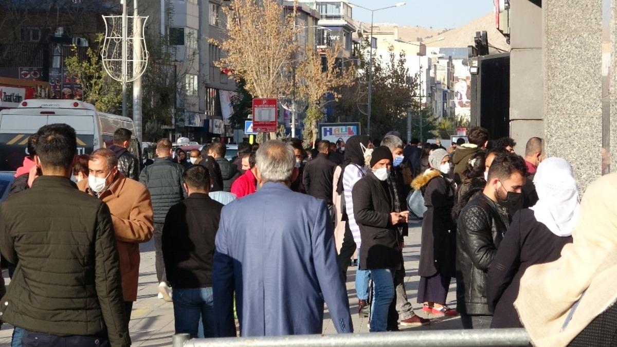 Van&rsquo;da sokağa &ccedil;ıkma kısıtlaması &ouml;ncesi yoğunluk