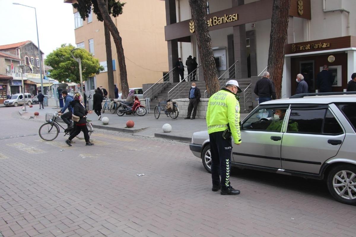Trafik ekiplerinden &lsquo;yaya &ouml;nceliği&rsquo; denetimi