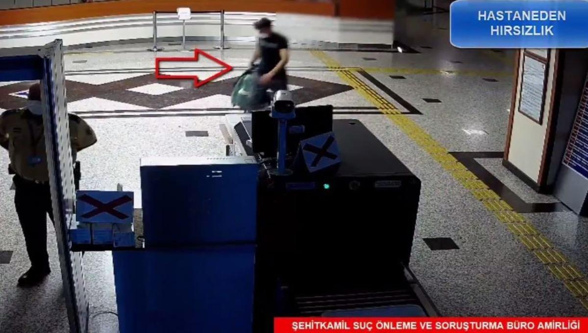 Hırsızlar g&uuml;venlik kamerasında