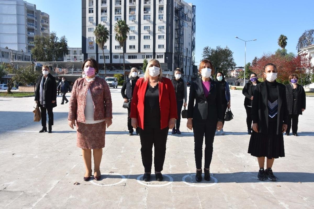 Başkan Erdem: "Se&ccedil;ilmiş kadınlar olarak Atat&uuml;rk&rsquo;e minnettarız"