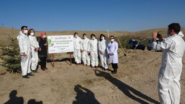 Fedakar sağlık kahramanları için hatıra ormanına fidan dikildi G2
