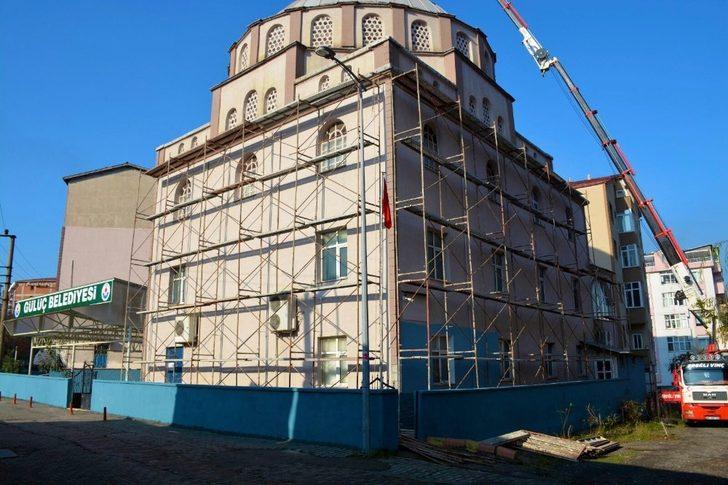 Gülüç Belediyesi cami cemaati için sundurma yaptı G4