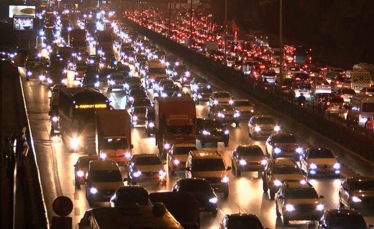 İstanbul'da kısıtlama öncesinde trafik yoğunluğu