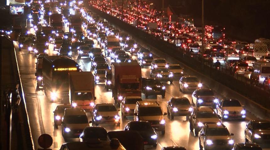 İstanbul'da kısıtlama öncesinde trafik yoğunluğu