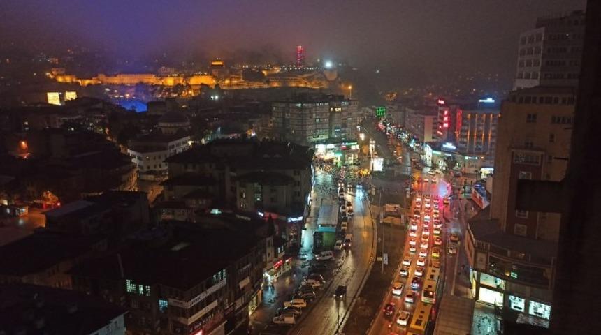 Bursa&rsquo;da kısıtlamaya saatler kala yoğun trafik oluştu