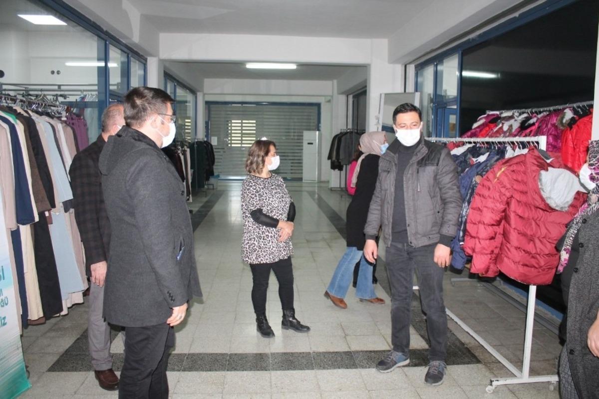 D&uuml;zce M&Uuml;SİAD&rsquo;dan &ccedil;ocuklara bot ve mont
