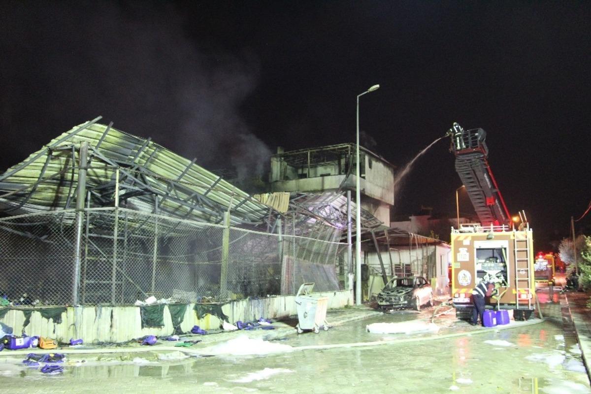 Alevlerin ardından deterjan fabrikası harabeye d&ouml;nd&uuml;