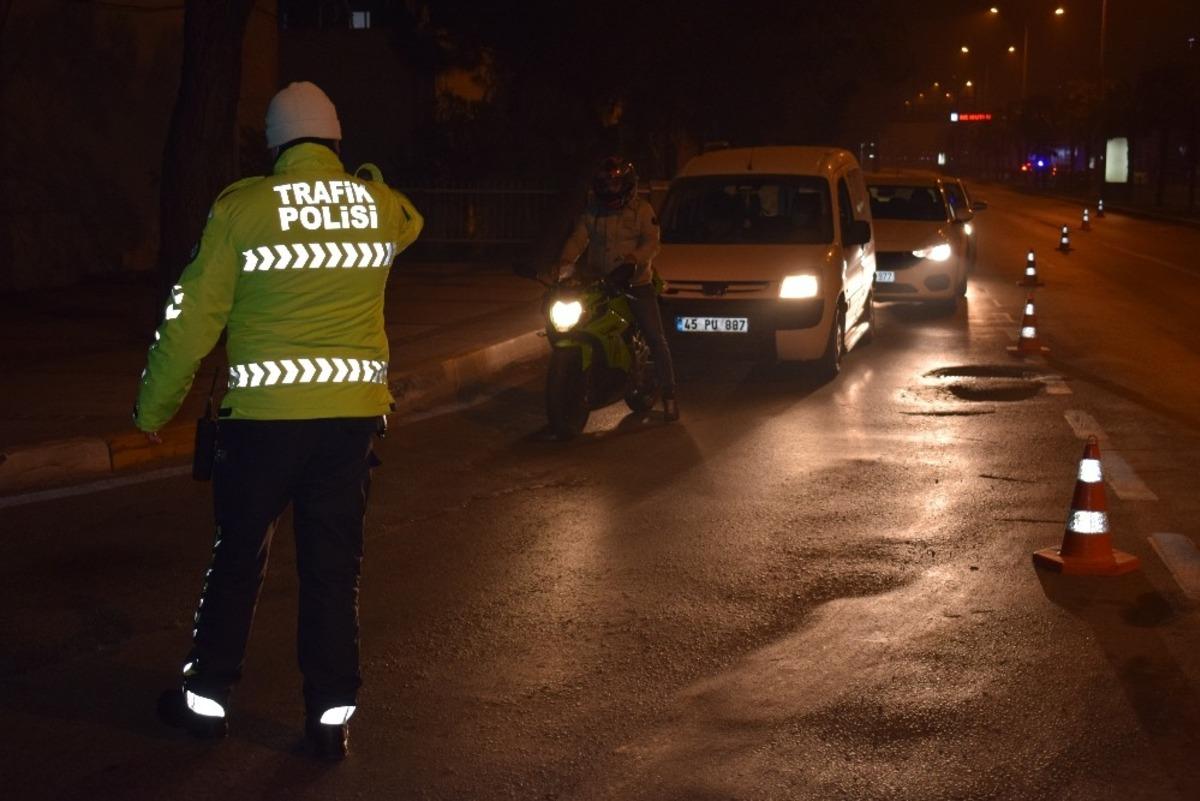 Balıkesir&rsquo;de sokağa &ccedil;ıkma kısıtlaması başladı