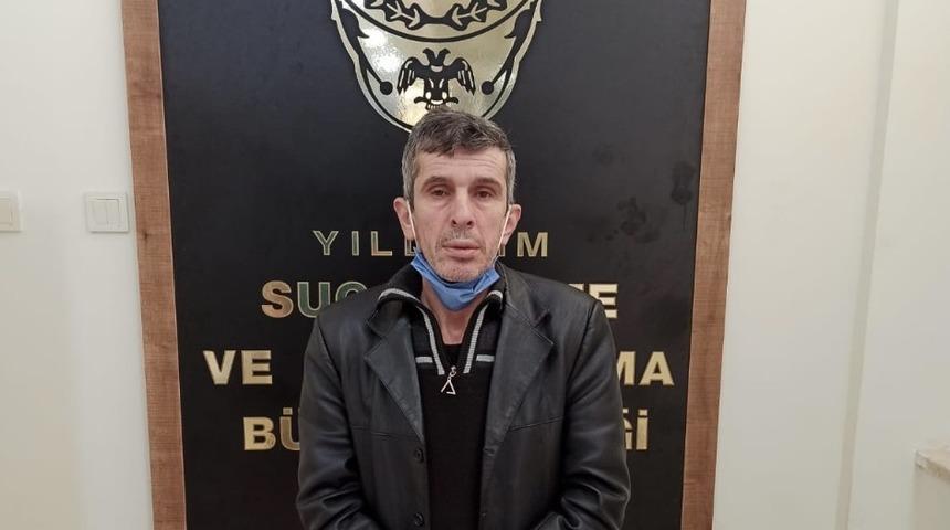 12 yıldır firari zanlı arkadaşının d&uuml;kkanında yakalandı