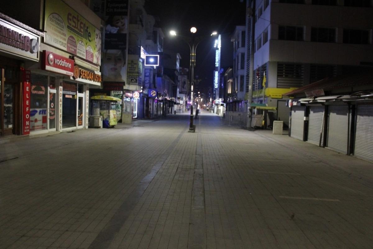 Ağrı&rsquo;da cadde ve sokaklarda sessizlik hakim