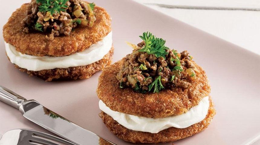 Süzme yoğurtlu bulgur köftesi tarifi: Süzme yoğurtlu bulgur köftesi nasıl yapılır?