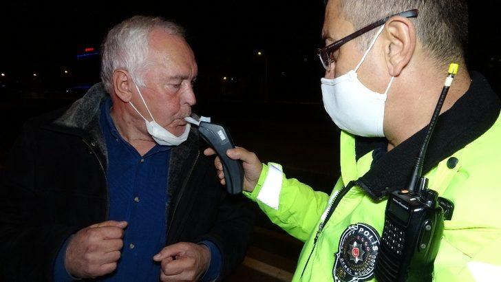 Kısıtlamada aracını polislerin üzerine süren 70 yaşındaki alkollü adam gözaltına alındı