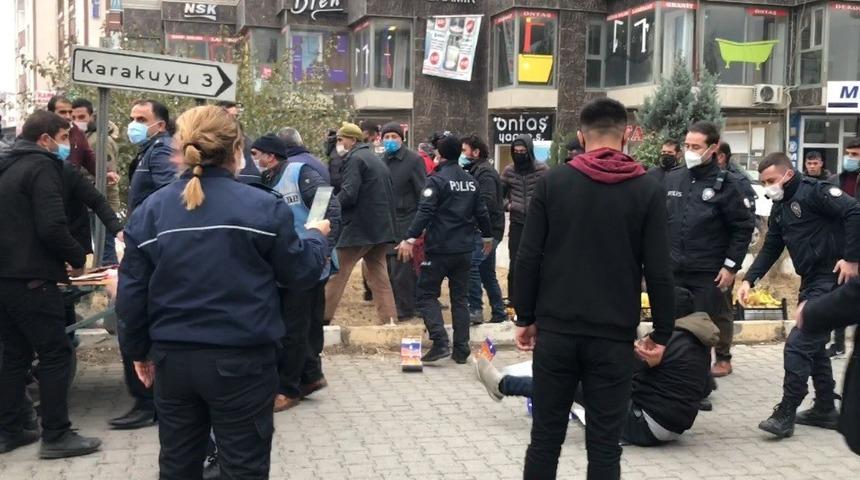 Iğdır&rsquo;da zabıtalar ile seyyar satıcı karşı karşıya geldi