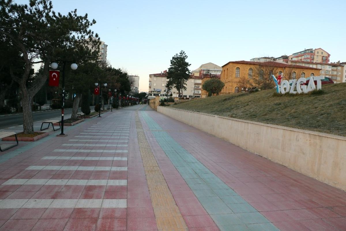 Yozgat&rsquo;ta cadde ve sokaklar sessizliğe b&uuml;r&uuml;nd&uuml;