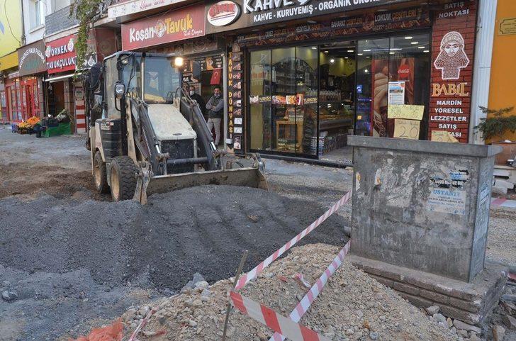 Kuşadası çarşılarında yenileme çalışmaları 6 noktada eş zamanlı sürüyor G4