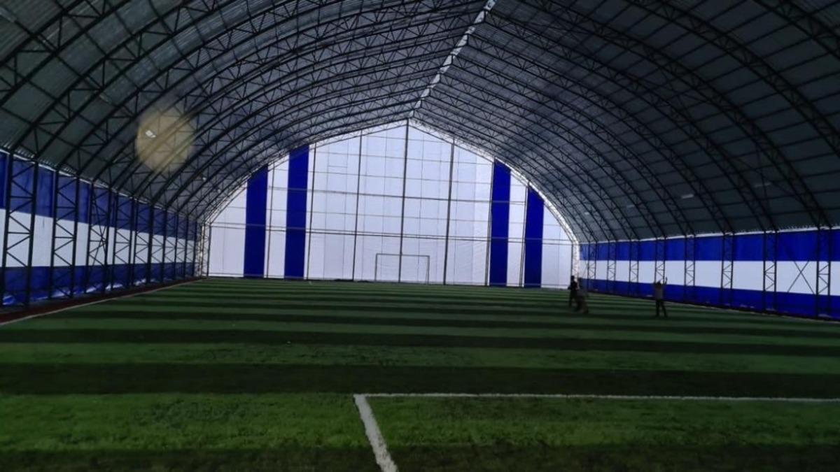 Esendere beldesi ilk kez bir kapalı halı sahasına kavuştu