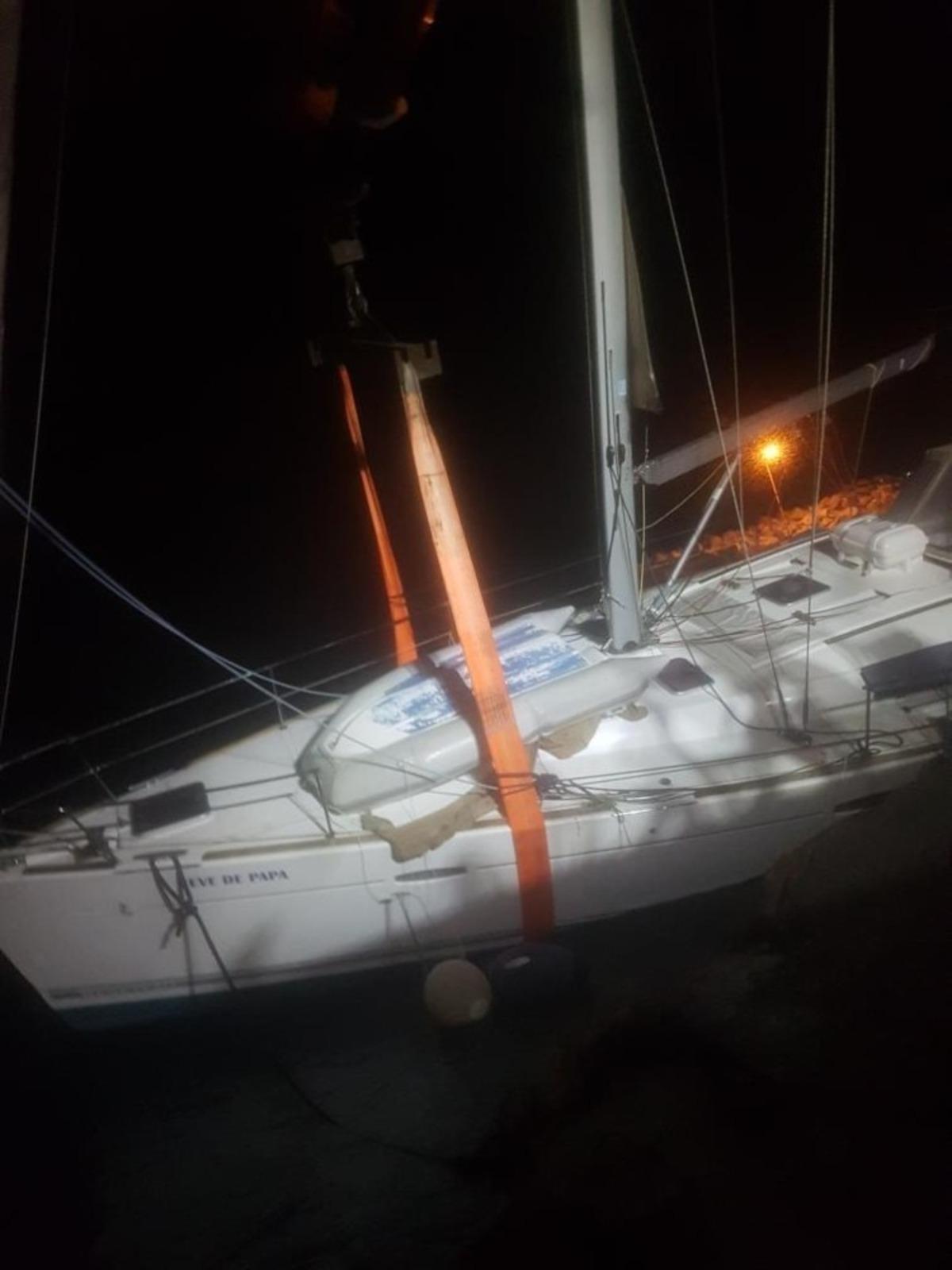 Dat&ccedil;a&rsquo;da fırtına sonrası tekne karaya oturdu