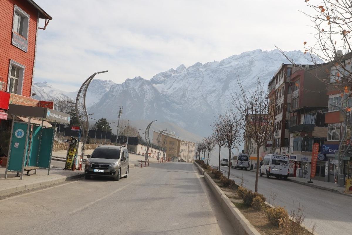 Hakkari sessizliğe b&uuml;r&uuml;nd&uuml;