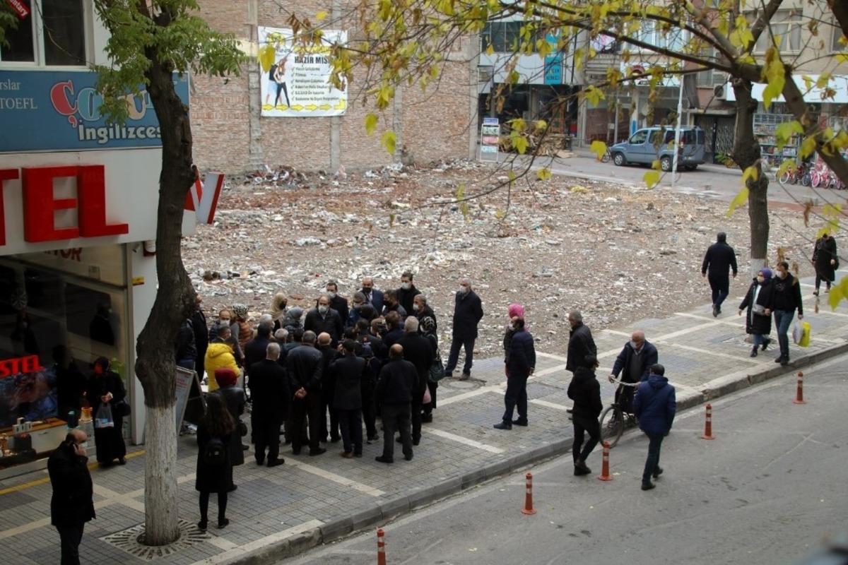 Fuzuli Caddesi&rsquo;ndeki depremzedelerin sıkıntıları &ccedil;&ouml;z&uuml;l&uuml;yor