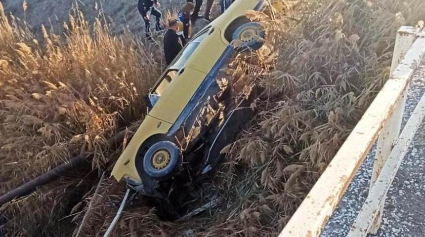 Kontrolden &ccedil;ıkan otomobil kanala d&uuml;şt&uuml;: 1 yaralı