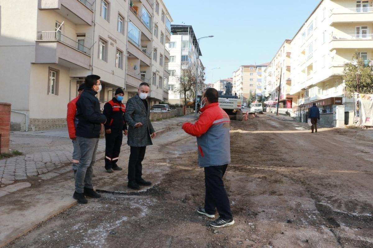 Issız sokakların &ccedil;alışan iş&ccedil;ileri