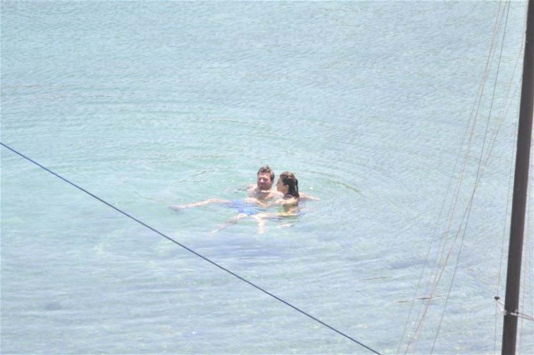 Kıvan&ccedil; Tatlıuğ ve Başak Dizer denizde aşka geldi 