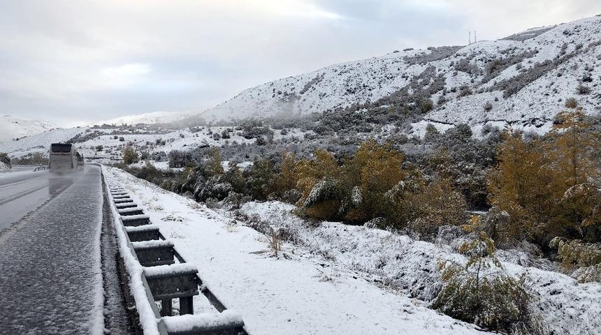 Doğu&rsquo;da gece en d&uuml;ş&uuml;k hava sıcaklığı eksi 6,7 dereceyle Erzincan&rsquo;da &ouml;l&ccedil;&uuml;ld&uuml;