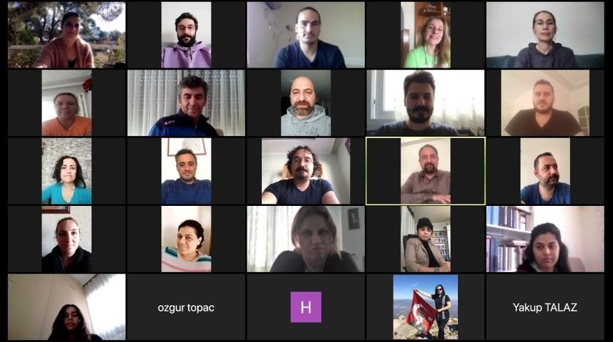 Başkan G&uuml;mr&uuml;k&ccedil;&uuml;&rsquo;den deprem g&ouml;n&uuml;ll&uuml;lerine teşekk&uuml;r