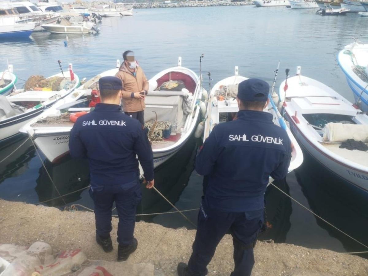 Sahil g&uuml;venlik ekipleri Kuşadası K&ouml;rfezi&rsquo;ni havadan ve denizden denetliyor