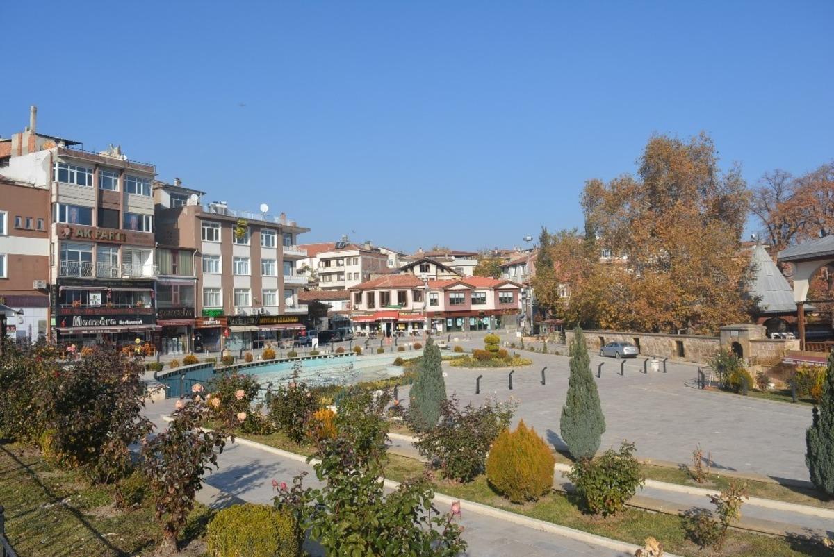 Merzifon&rsquo;da cadde ve sokaklar sessizliğe b&uuml;r&uuml;nd&uuml;