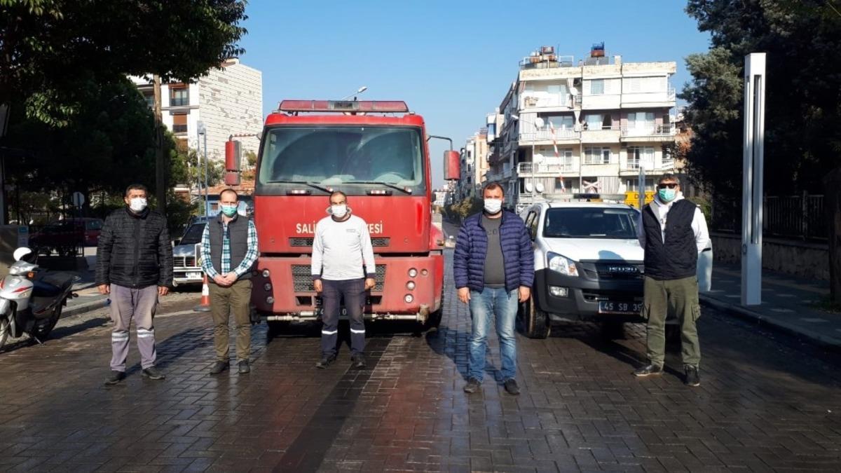 Salihli Belediye ekipleri sokağa &ccedil;ıkma kısıtlamasında sahada &ccedil;alışıyor